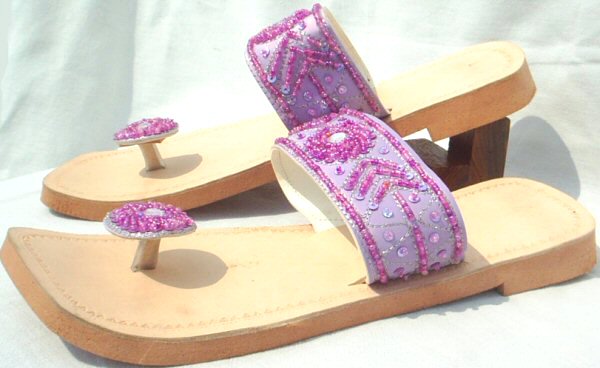 Flip flop with rattan footbed